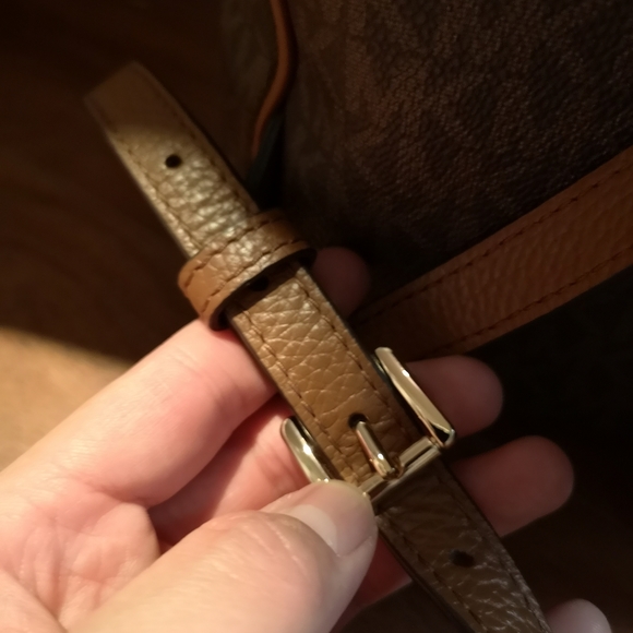 NWT Michael Kors Abbey Backpack Brown Signature - Picture 4 of 5